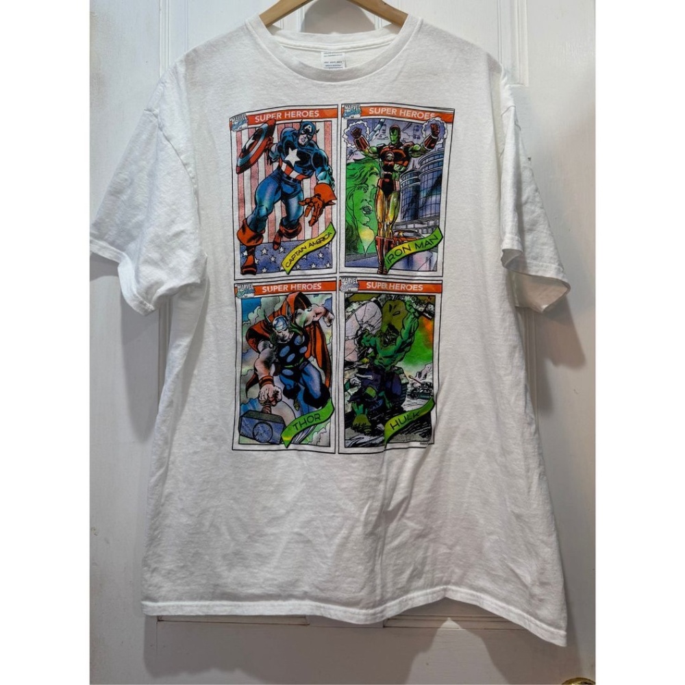 Marvel Comics Super Heroes Graphic T-Shirt  Captain America Iron Man Hulk Thor